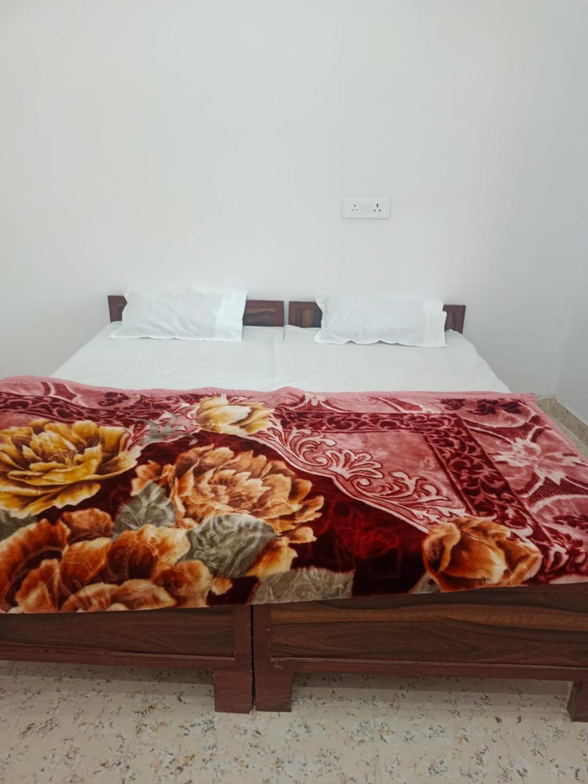 Shree Krishna Garden Hotel Jhusi Exterior photo